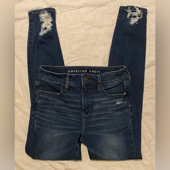 American Eagle Women’s Hi-Rise Dream Distressed Jegging. Size 4 Regular. - Picture 2 of 8